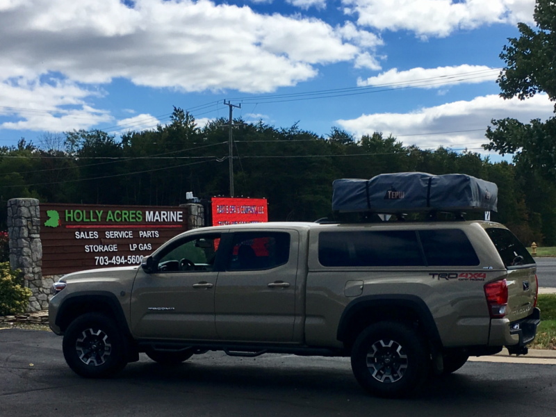 Truck cap for sale in Holly Acres, Woodbridge, Virginia